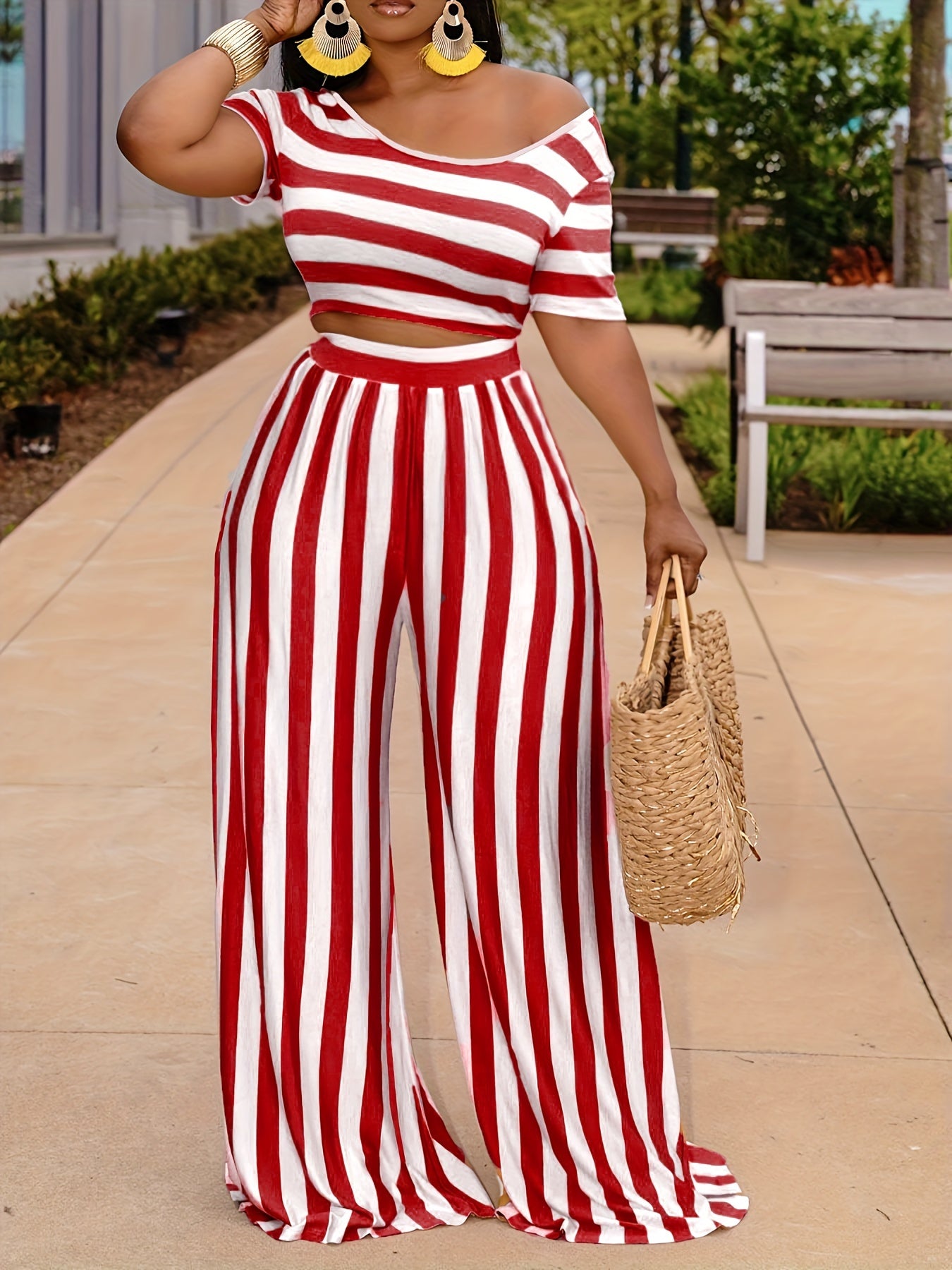 Two-Piece Striped Crop Top and Wide Leg Pants Set - Soft Mid-Elasticity Polyester Fabric, Scoop Neck, Short Sleeve, Random Printed, Casual Outfit for Spring/Summer