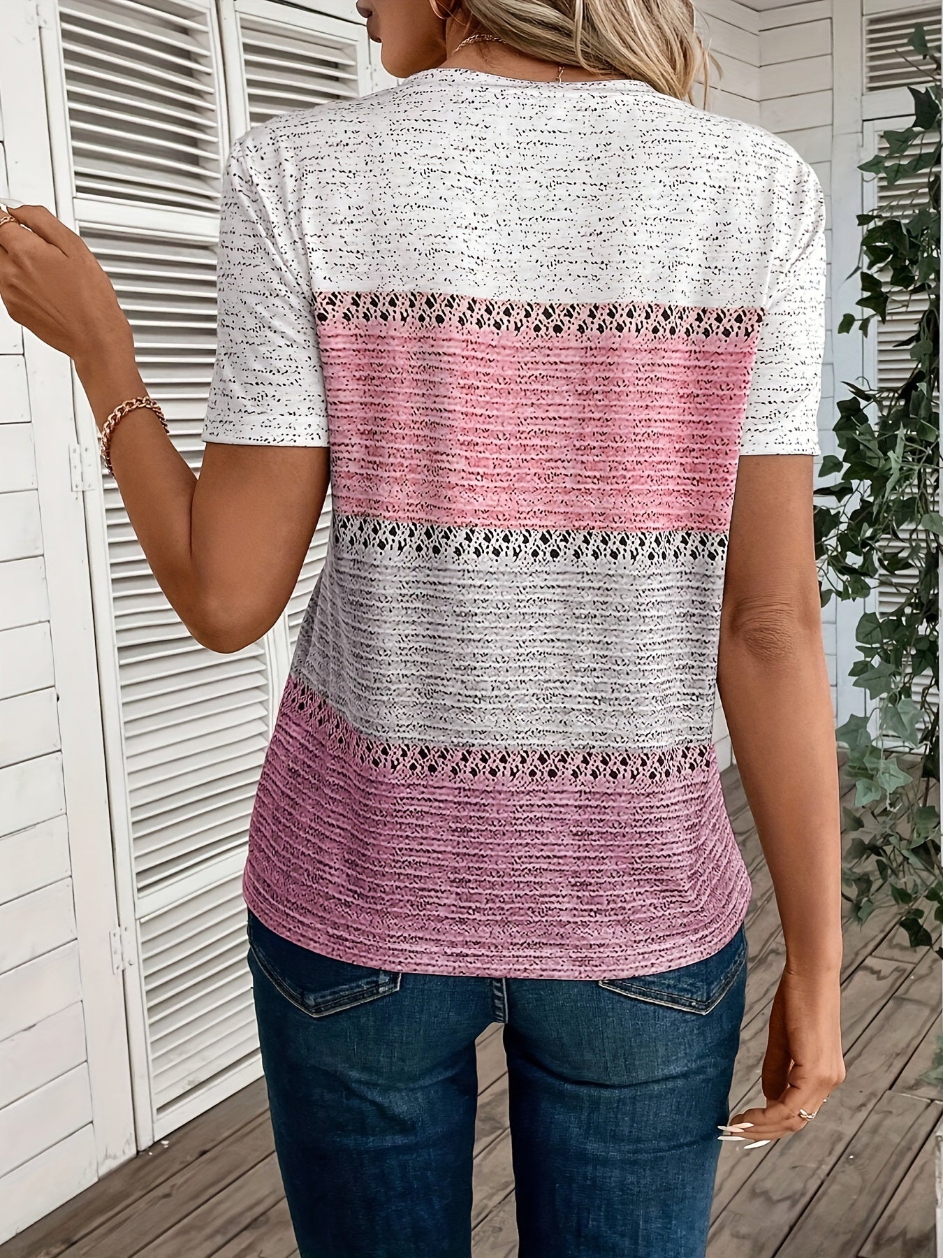 Fashionable Color Block V-Neck T-Shirt - Casual, Short Sleeve, Perfect for Spring & Summer - Stylish and Comfortable Womens Clothing