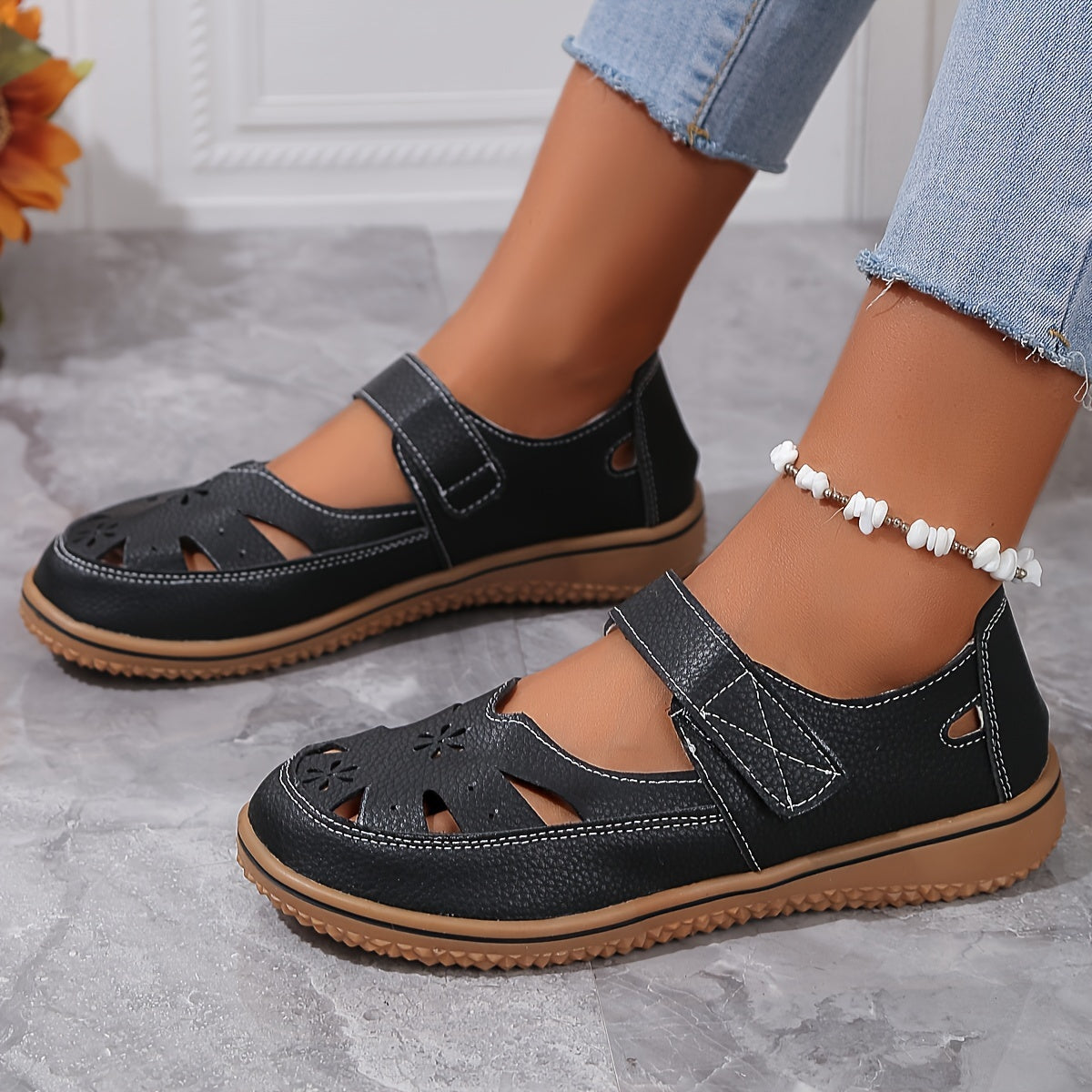 Chic Cut-Out Design Women's Flat Sandals - Round Toe Comfort & Summer Style, Versatile Outdoor Footwear for Casual Wear