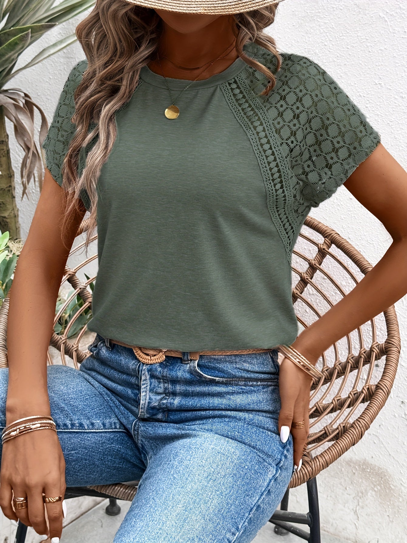 Charming Contrast Lace T-shirt - Comfortable Crew Neck, Timeless Solid Colors, Short Sleeves for Spring & Summer - A Must-Have Womens Wardrobe Staple