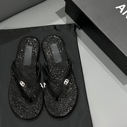 Classic Style Flat Flip-Flops Flip-Flops Women's  Summer New Black Fleece Drill Buckle Flip-Flops All-Match Beach Sandals