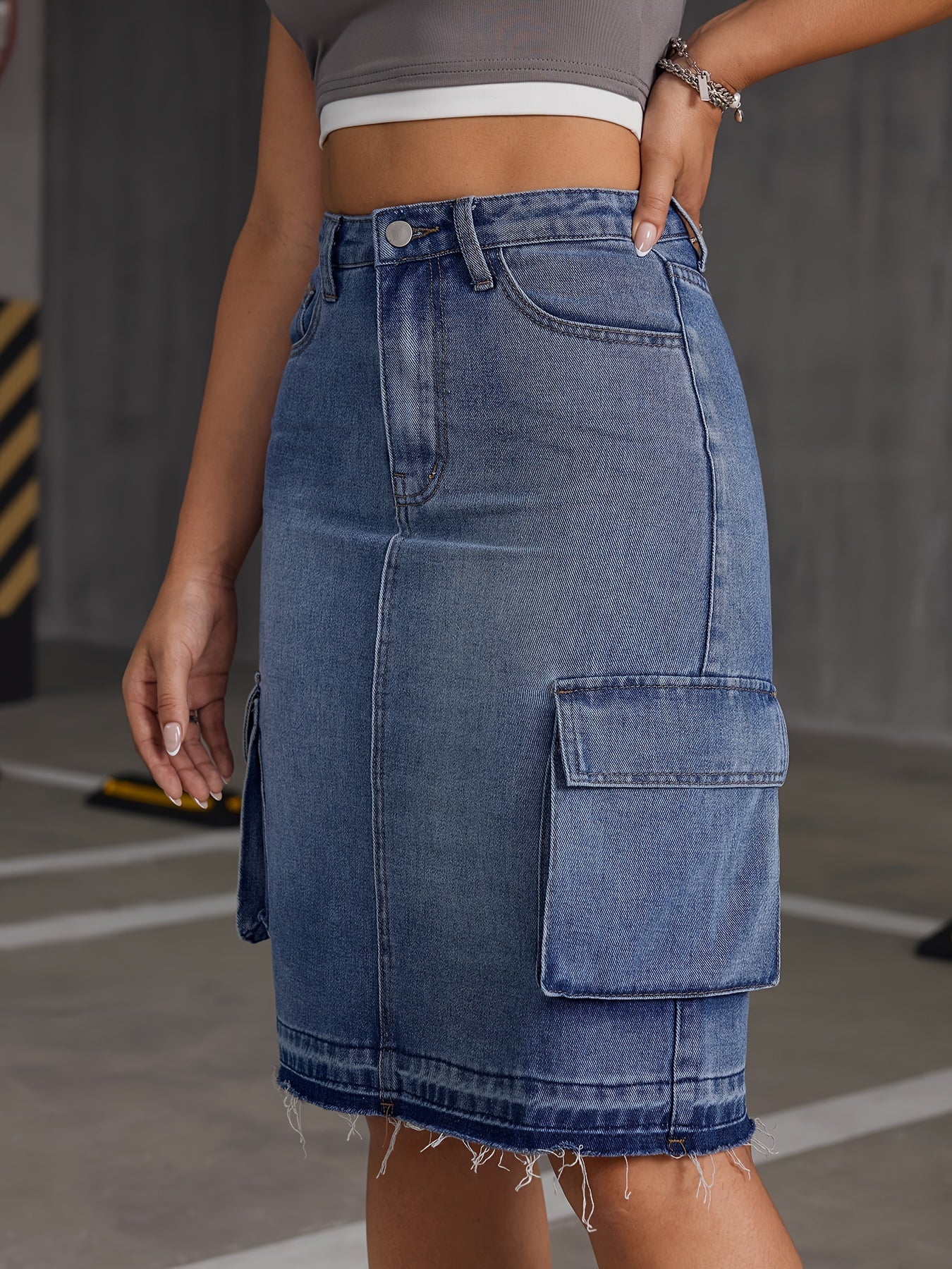 High Waist Retro Cargo Denim Skirt with Flap Pockets - Distressed Raw Hem & Trendy Plain Washed - For Fashion-Forward Womens Wardrobe - Premium Denim