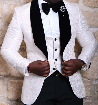 Brand New Khaki Men Wedding Dress Peak Lapel Slim Fit Groom Tuxedos Popular Dinner/Darty Dress 3 Piece Suit Jacket Pants Tie Vest 0636